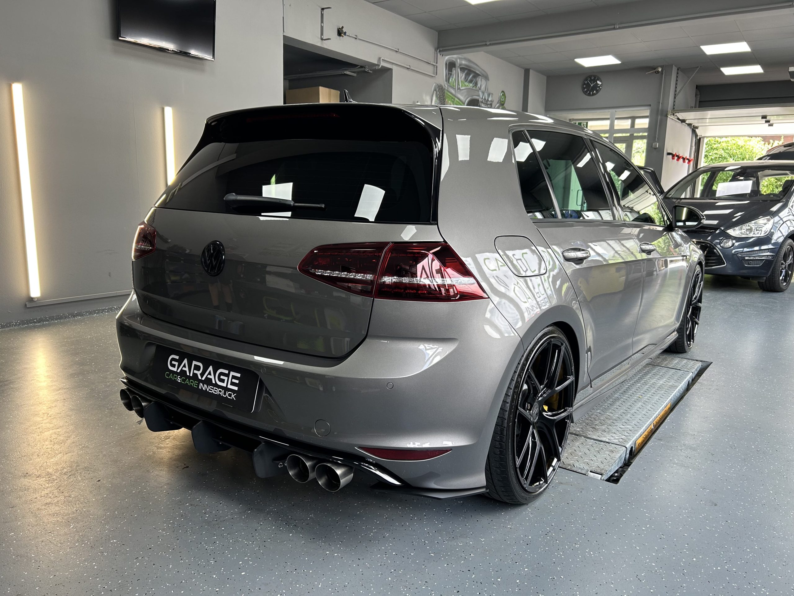 Lackpflege und Veredelung